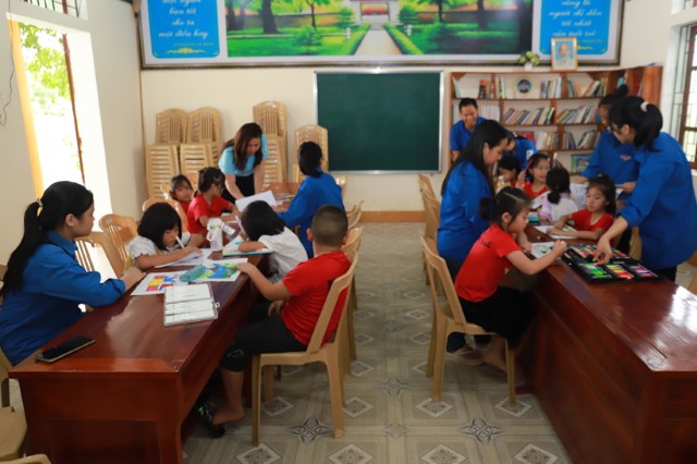 Đoàn xã Sơn Phú tổ chức lớp học các kỹ năng miễn phí tại ngôi nhà trí tuệ thôn Đại Vường