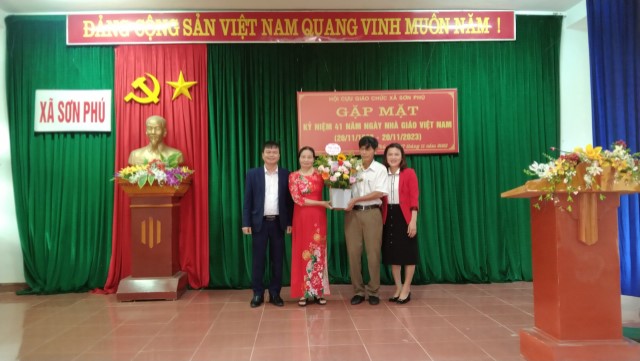 Hội Cựu giáo chức xã Sơn Phú gặp mặt kỷ niệm 41 năm Ngày Nhà giáo Việt Nam 20/11